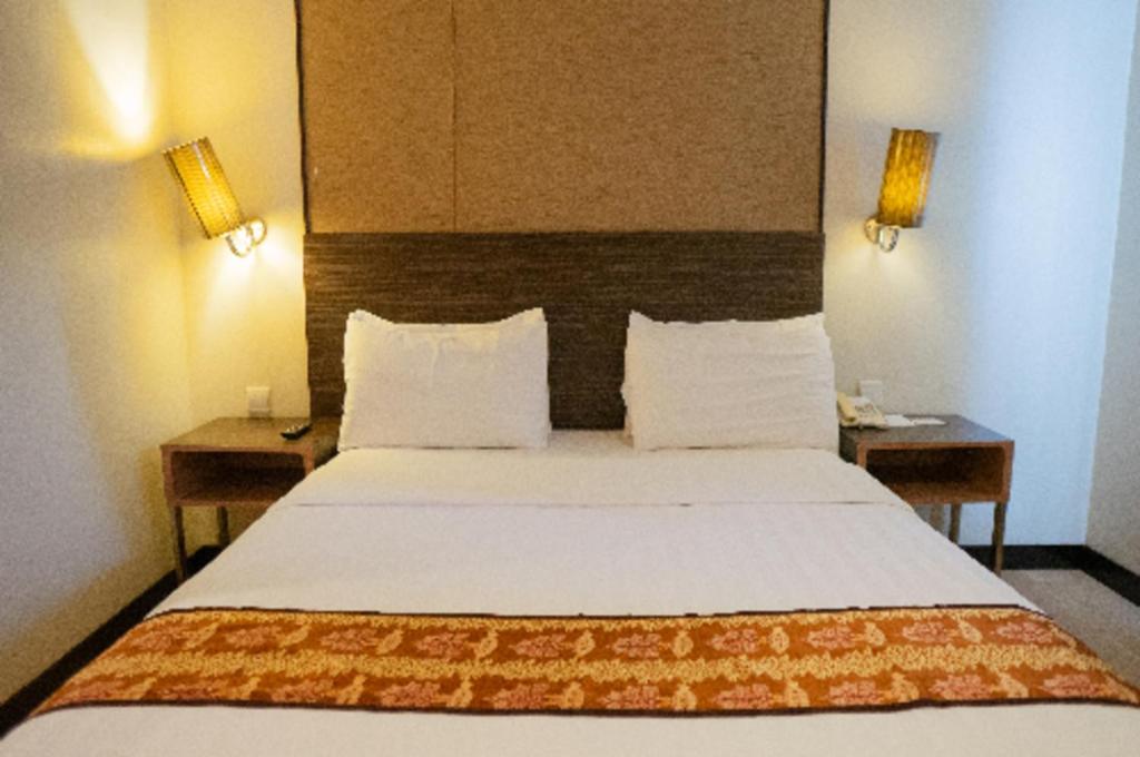 Postel nebo postele na pokoji v ubytování BRITS HOTEL PANGKALAN BUN