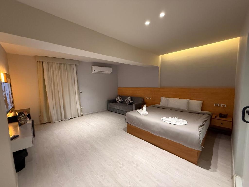 Postel nebo postele na pokoji v ubytování NUT Pyramids Hotel