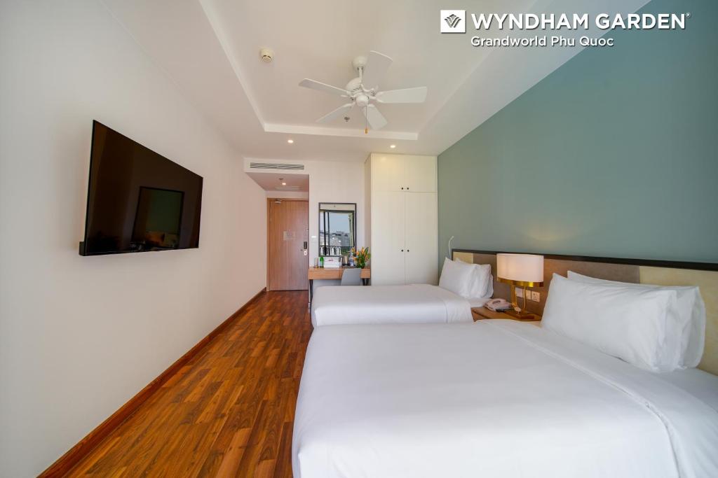 Phòng Superior 2 Giường Đơn Nhìn ra Hồ bơi