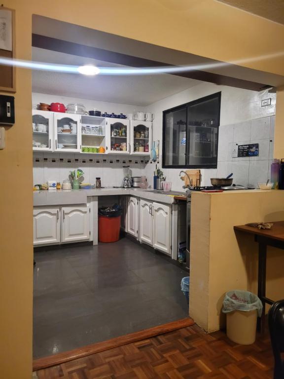 Kuchyň nebo kuchyňský kout v ubytování Casa Colon Quito Bed & Breakfast Hostel