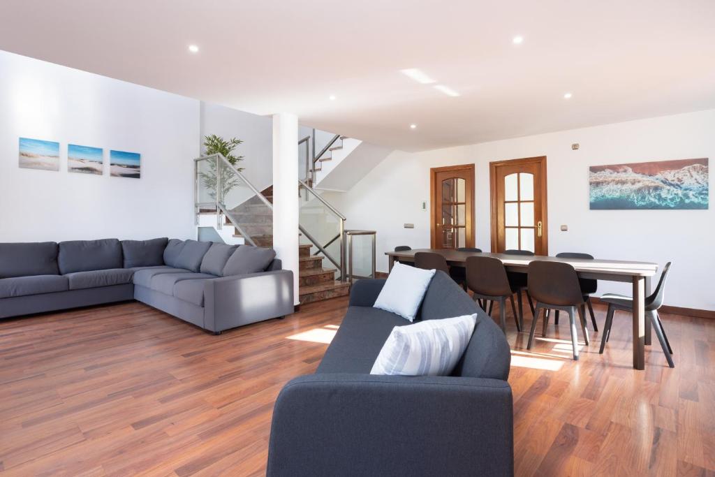 Posezení v ubytování Exclusive villa with private pool 1 kilometer from Los Cristianos Beach