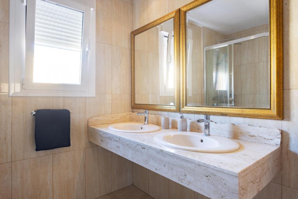 Koupelna v ubytování Exclusive villa with private pool 1 kilometer from Los Cristianos Beach