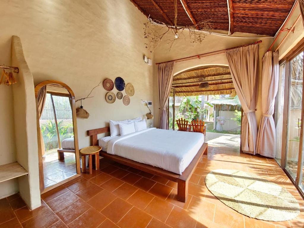 Giường trong phòng chung tại Red Sands Mui Ne
