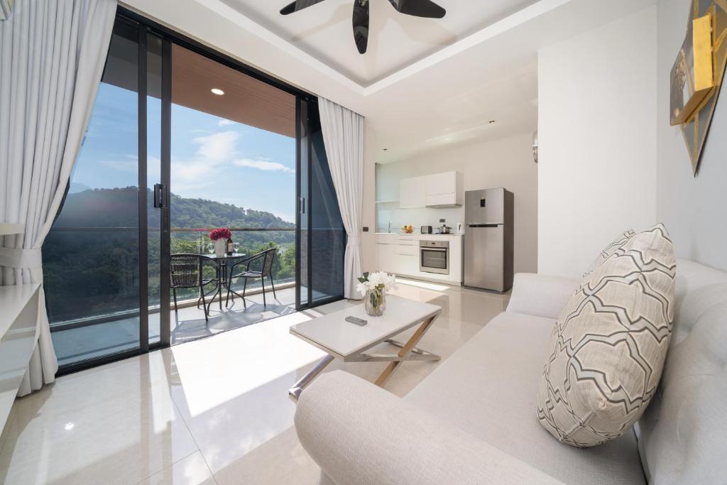 Η κουζίνα ή μικρή κουζίνα στο Sea & Mountain Views Apartment A602 at VV Patong