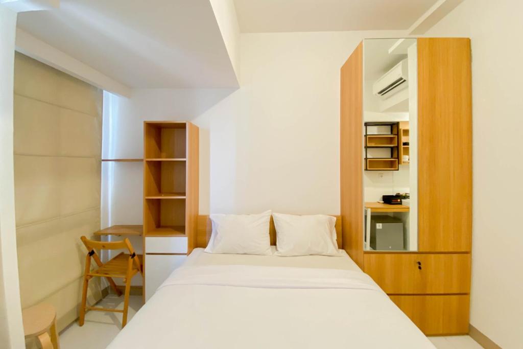 Ένα ή περισσότερα κρεβάτια σε δωμάτιο στο Chic and Cozy Studio at Tokyo Riverside PIK 2 Apartment By Travelio