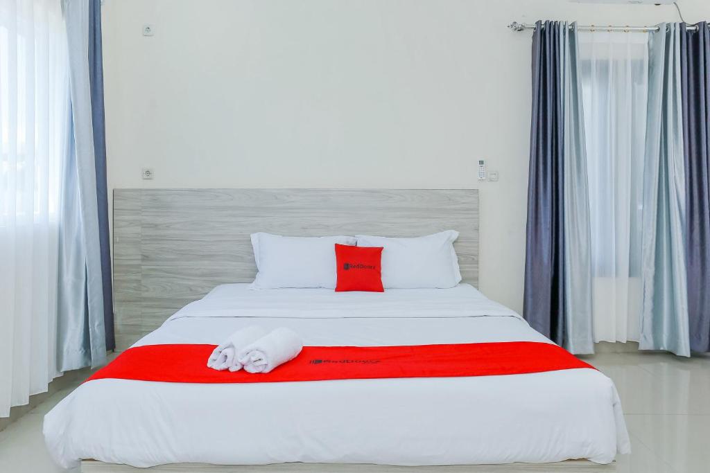 RedDoorz Plus at GNG Hotel El Tari Airport Kupang - Chambre Double De Luxe