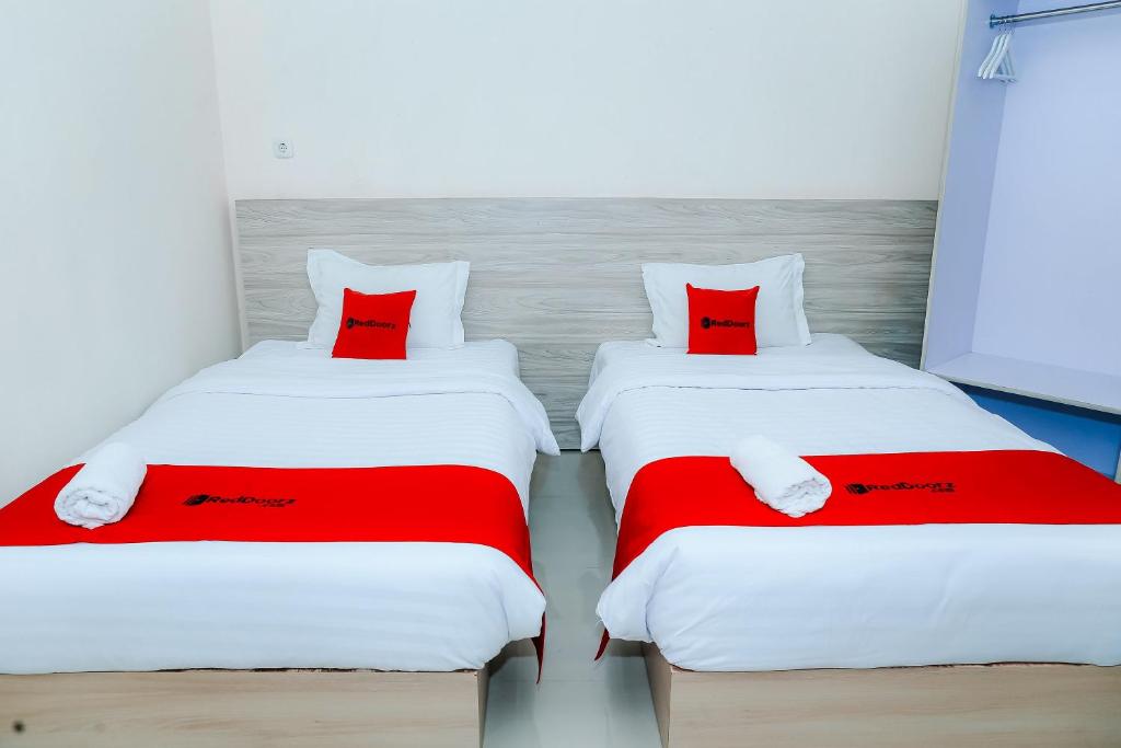 RedDoorz Plus at GNG Hotel El Tari Airport Kupang - Chambre Lits Jumeaux De Luxe