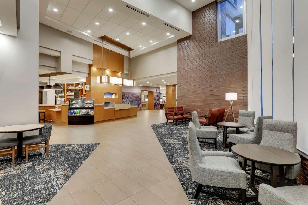a lobby of a hospital with tables and chairs at Hyatt Place St. Louis/Chesterfield in Chesterfield