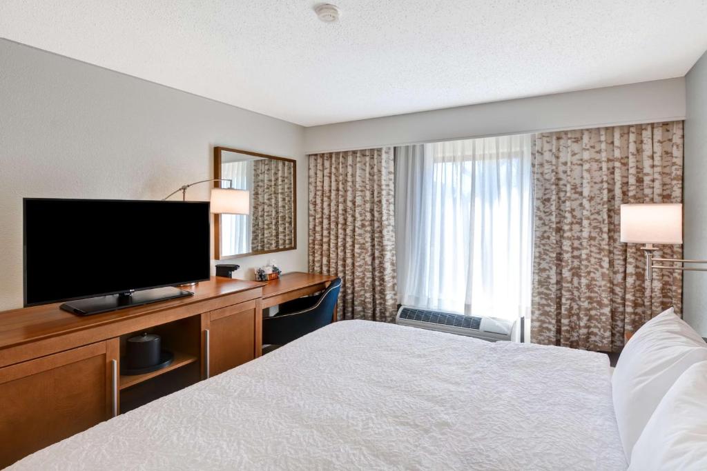 Hampton Inn Memphis Poplar - 