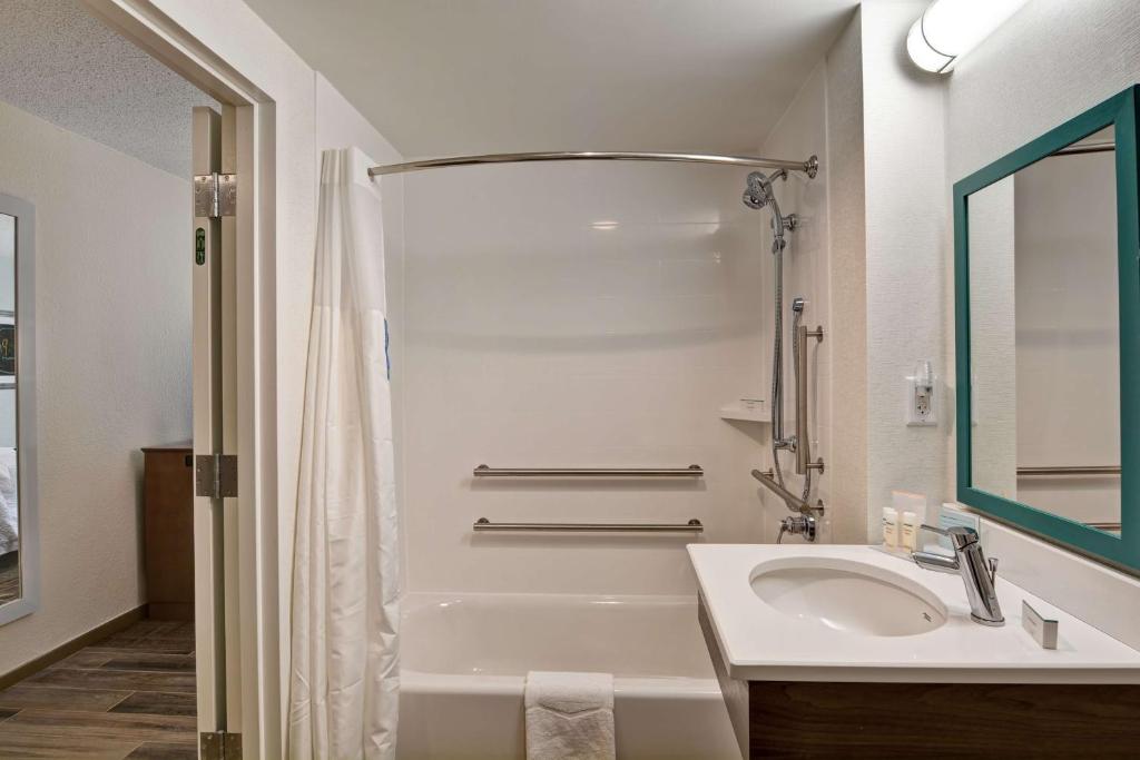 Hampton Inn Memphis Poplar - 