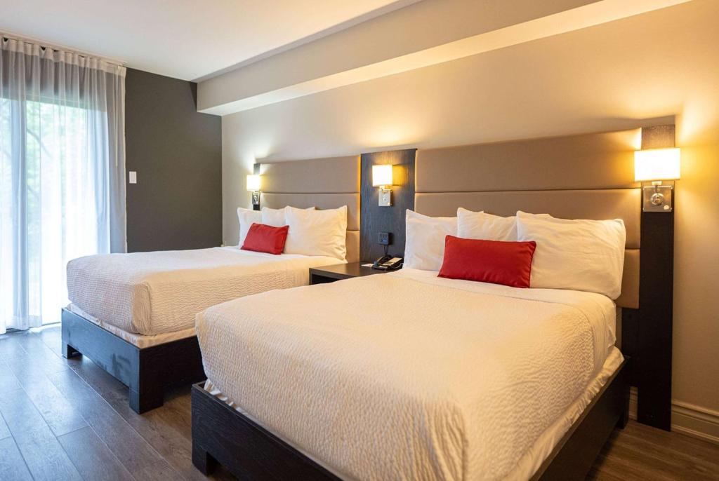 
2 Double Beds, Deluxe Water Front, Non-Smoking
