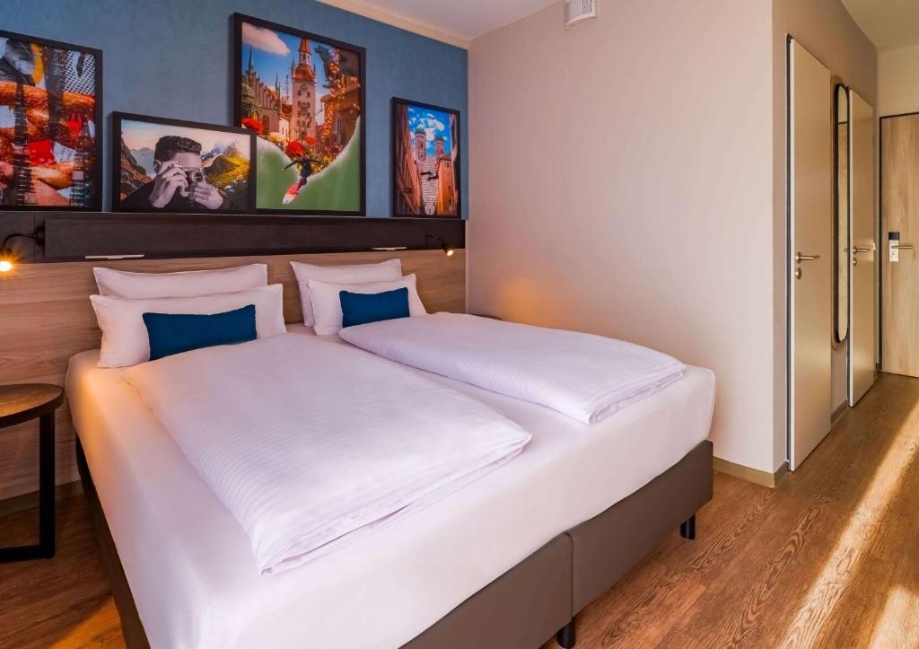 Letto o letti in una camera di Ramada Encore by Wyndham Munich Messe