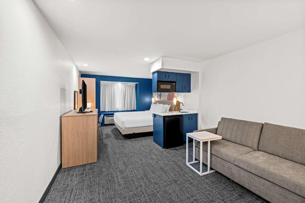 Spark by Hilton Sterling Dulles Airport photo