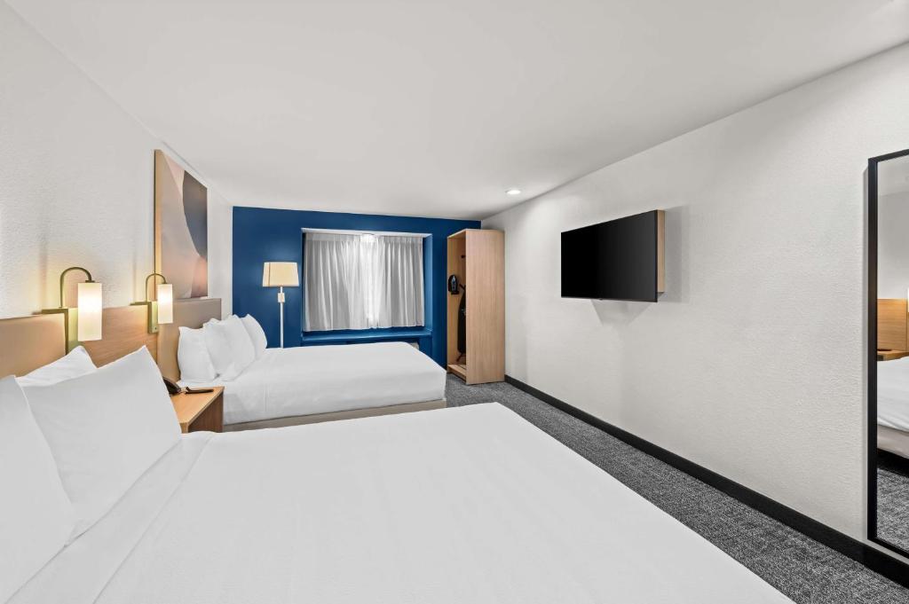 Spark by Hilton Sterling Dulles Airport photo