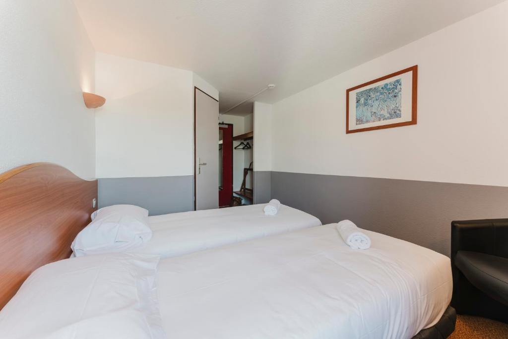 Postel nebo postele na pokoji v ubytování Cap Hôtel