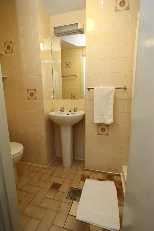 a bathroom with a sink and a toilet at Ridgemount Hotel in London