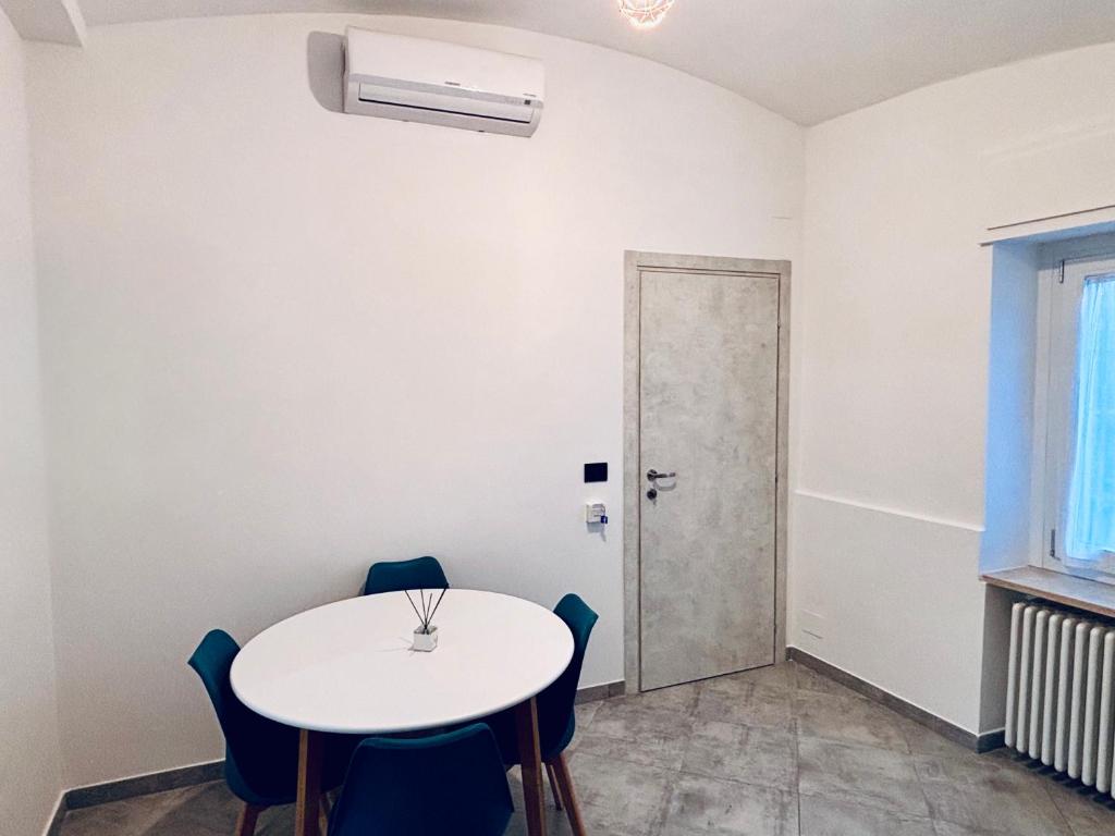 Fotografie z fotogalerie ubytování Hd Guesthouse Oasi urbana con parcheggio privato gratuito, fronte stazione v destinaci Chivasso