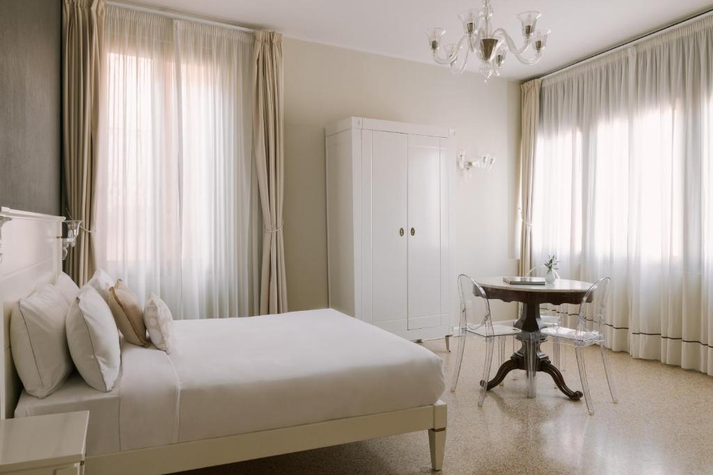 Postel nebo postele na pokoji v ubytování iH Hotels Venezia Salute Palace