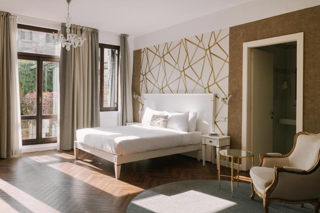 Postel nebo postele na pokoji v ubytování iH Hotels Venezia Salute Palace