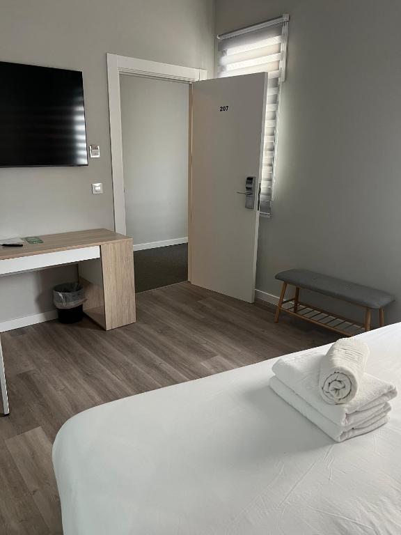Postel nebo postele na pokoji v ubytování Hotel Cervantes