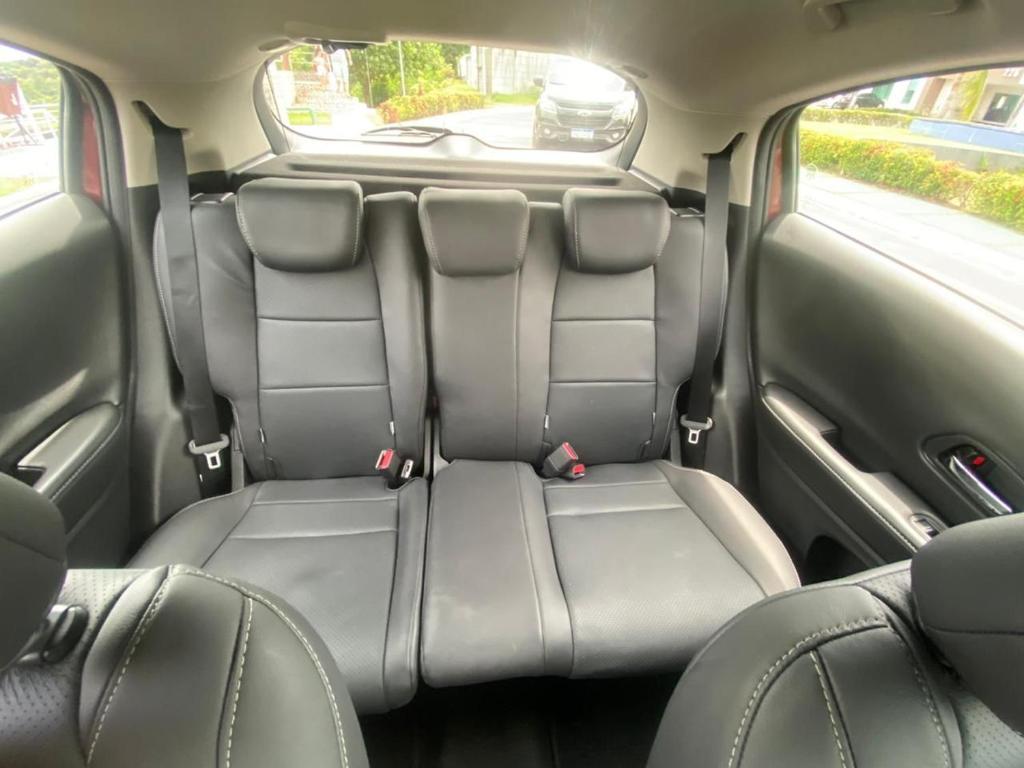 un sedile posteriore di un’auto con sedili posteriori piegati di Receptivos Manaus a Manaus