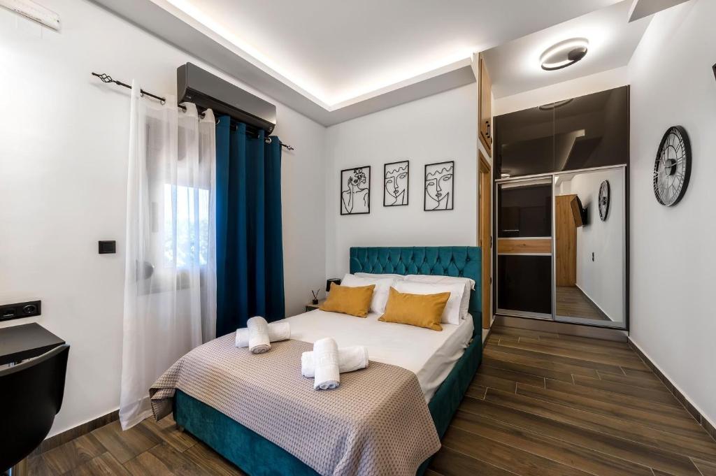 A bed or beds in a room at Seaside Apartments in Agkisaras 2