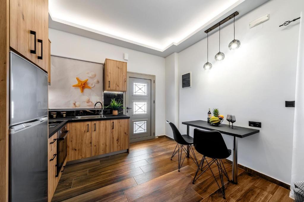 A kitchen or kitchenette at Seaside Apartments in Agkisaras 2