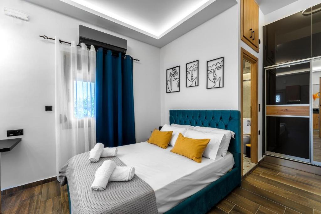 A bed or beds in a room at Seaside Apartments in Agkisaras 2