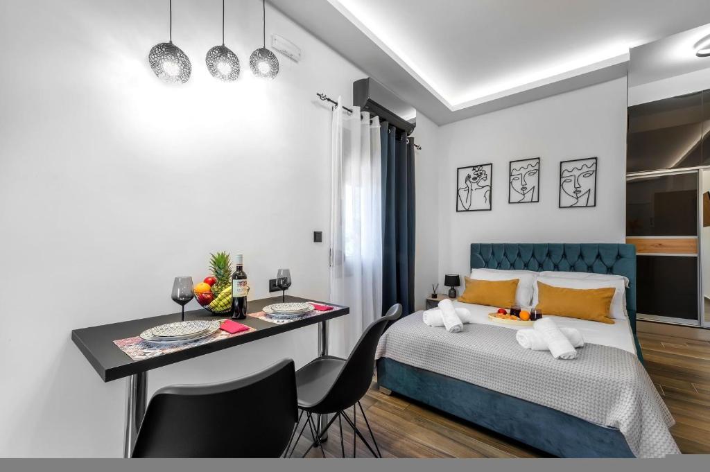 A bed or beds in a room at Seaside Apartments in Agkisaras 2