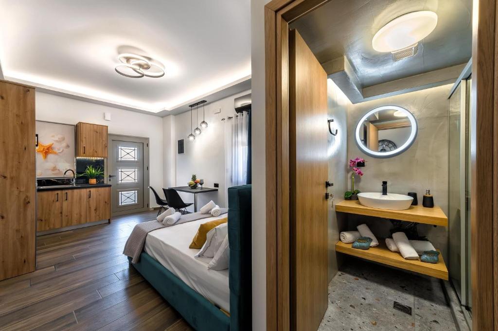 A bed or beds in a room at Seaside Apartments in Agkisaras 2