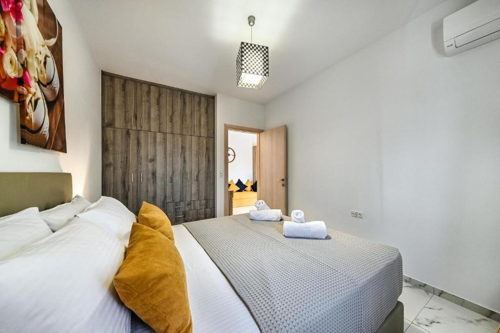 A bed or beds in a room at Seaside Apartments in Agkisaras 2