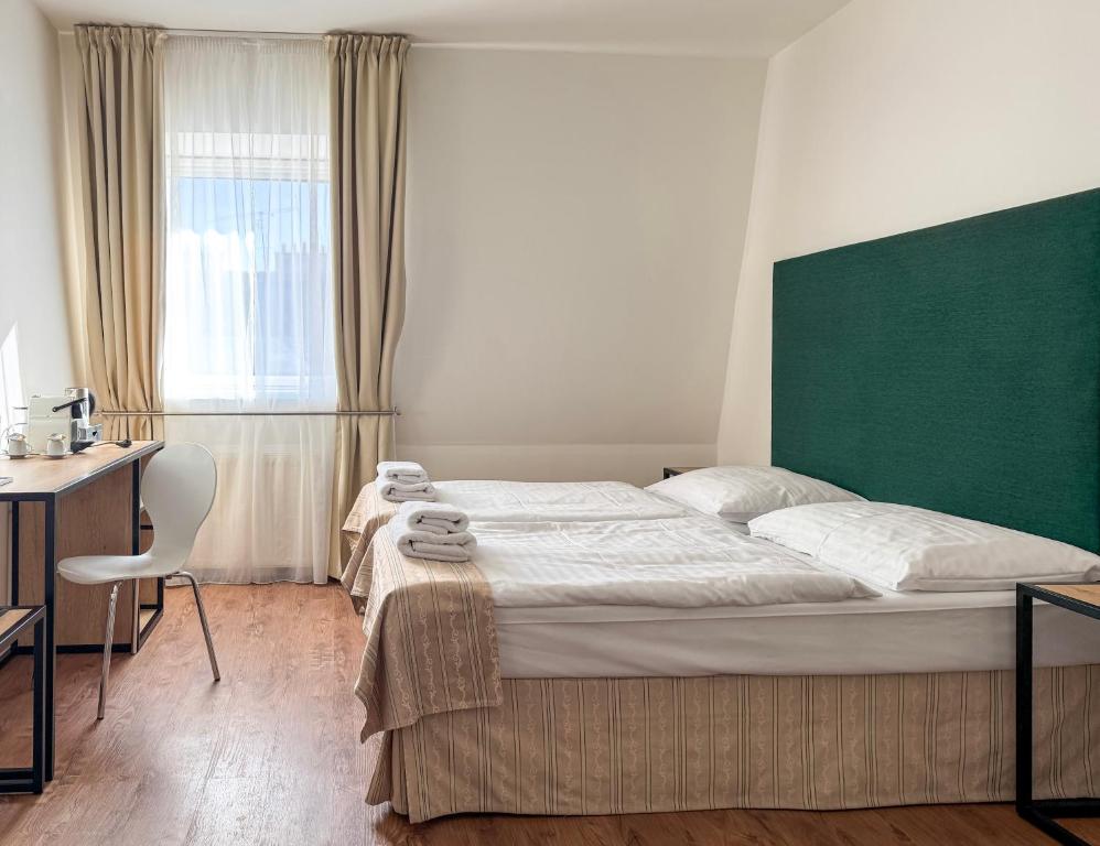 Postel nebo postele na pokoji v ubytování Hotel Malá Strana