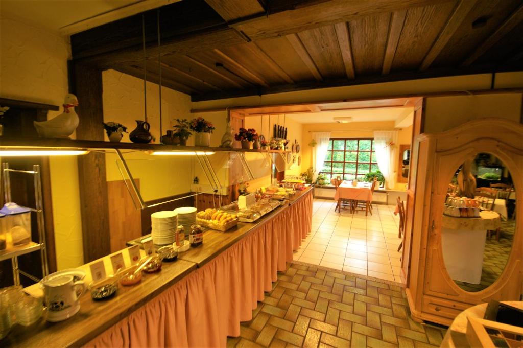 Kuchyň nebo kuchyňský kout v ubytování Hotel Weidenau