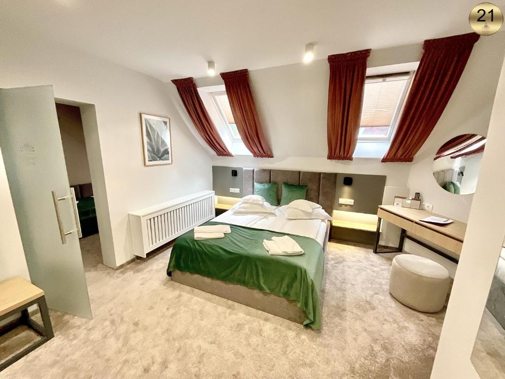 Postel nebo postele na pokoji v ubytování Hotel Szeifert