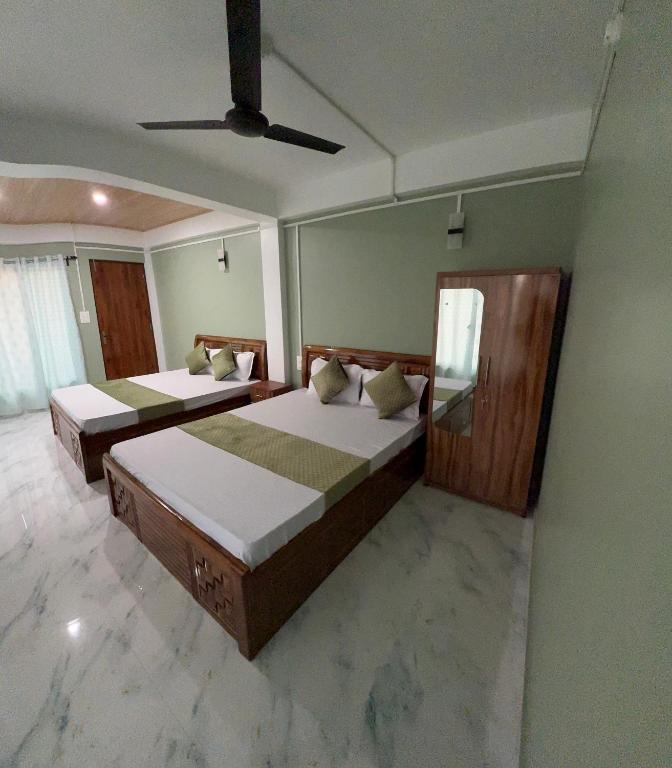 Postel nebo postele na pokoji v ubytování Maple Homestay