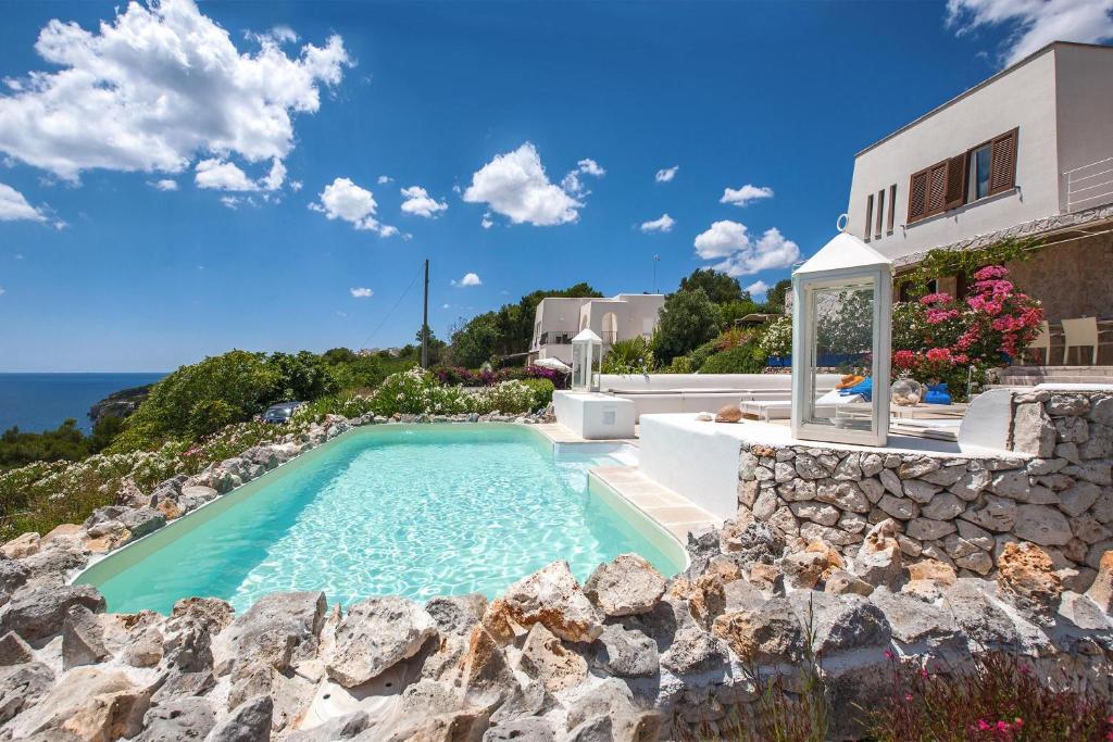Bazén v ubytovaní Villa Fanò by Perle di Puglia alebo v jeho blízkosti