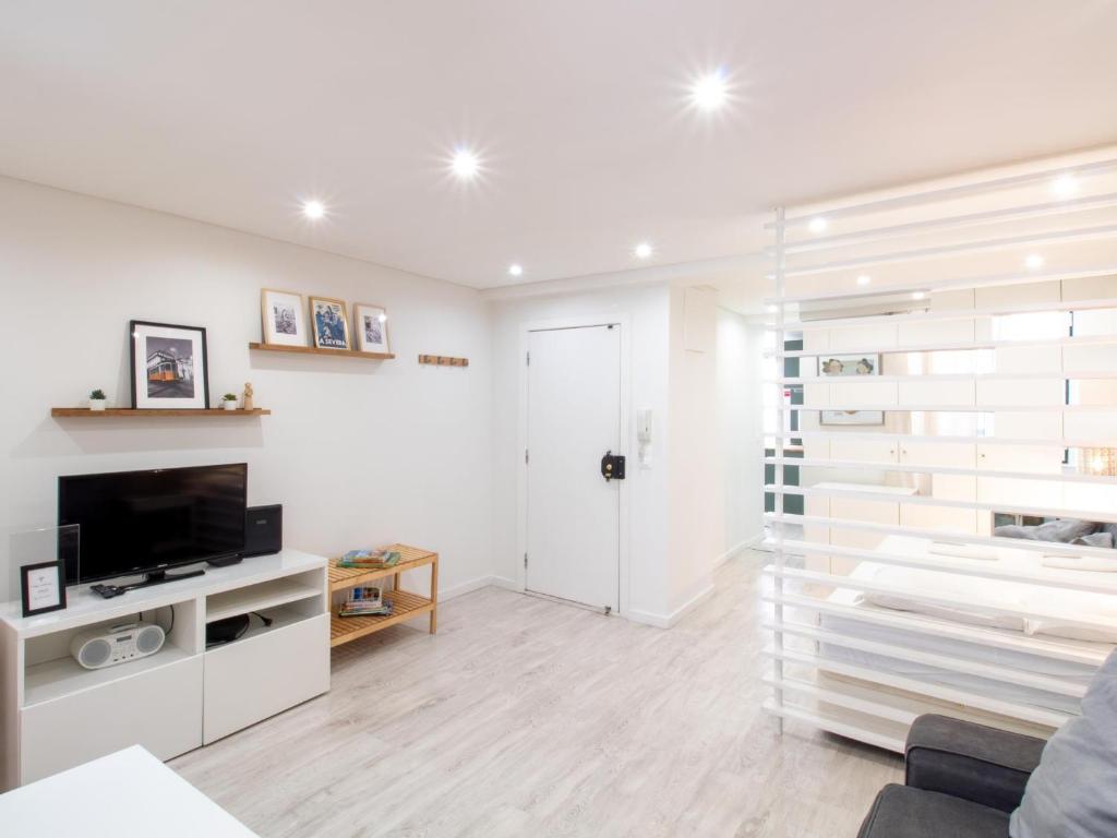 Madalena Second Floor - Bright Apartment in Lisbon Baixa