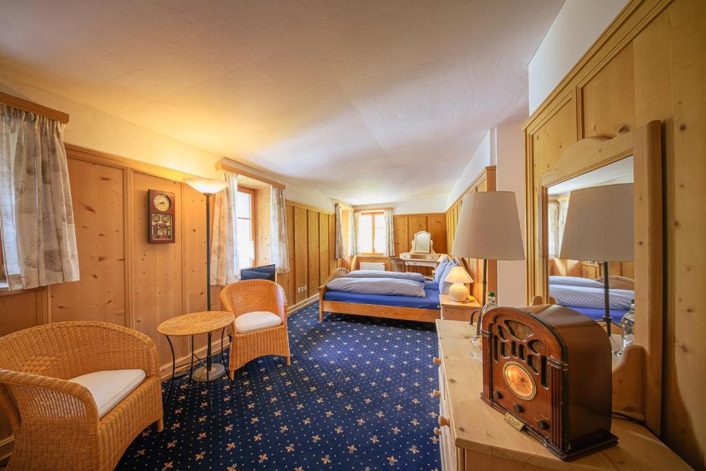Postel nebo postele na pokoji v ubytování Albergo Ristorante Grotto Miralago