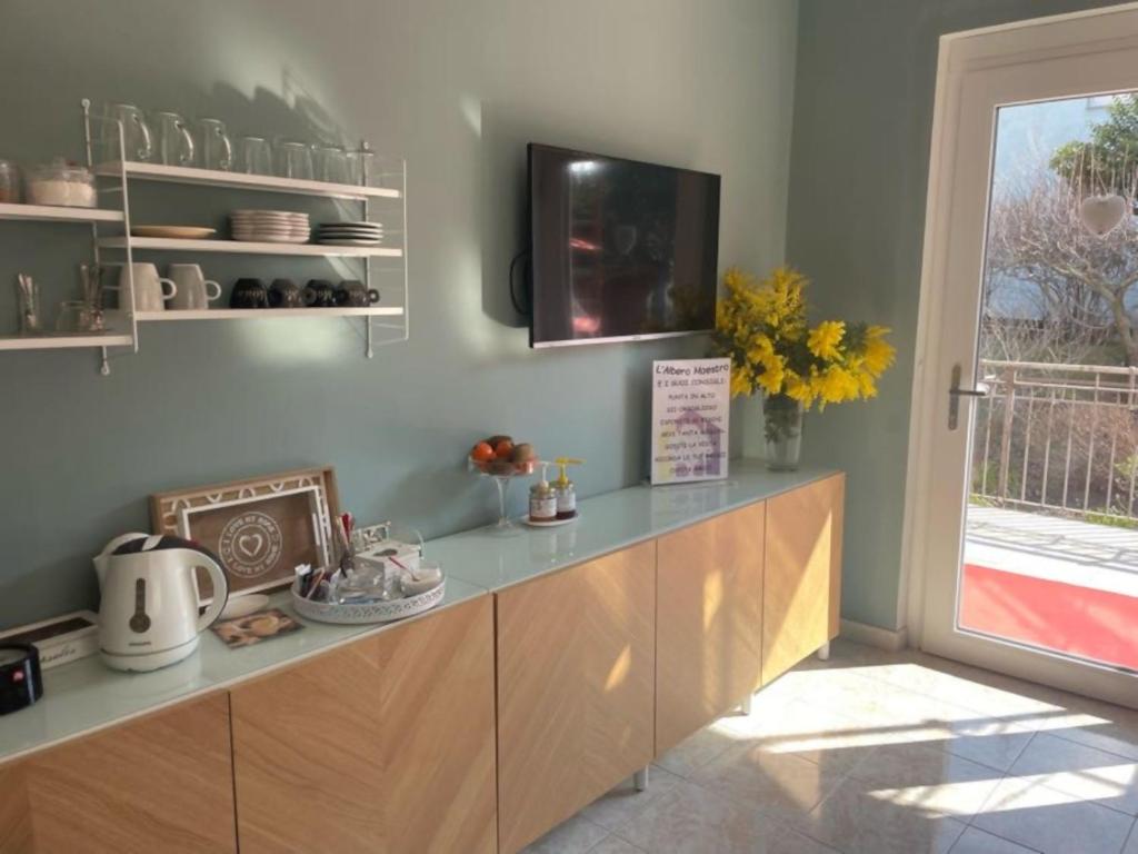 A kitchen or kitchenette at Bed & Breakfast con vista giardino e piscina