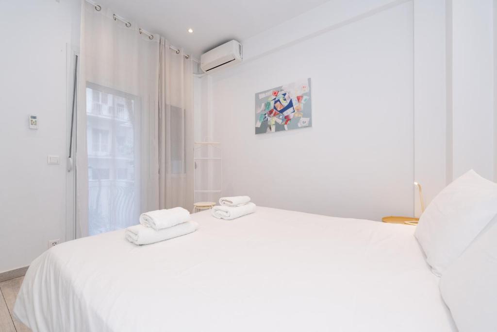 Postel nebo postele na pokoji v ubytování Spacious Modern Apartment in Athens near Metro
