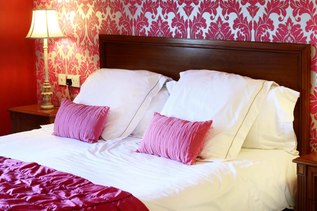 Postel nebo postele na pokoji v ubytování Donegal Manor