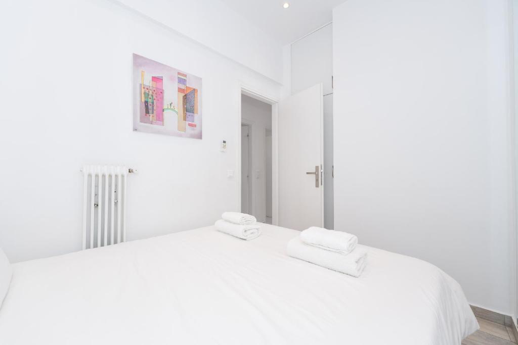 Postel nebo postele na pokoji v ubytování Spacious Modern Apartment in Athens near Metro