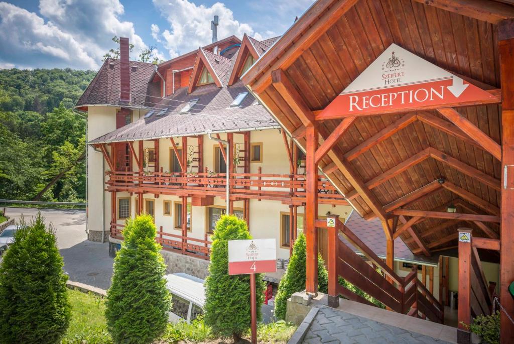 Budova, kde se hotel nachází