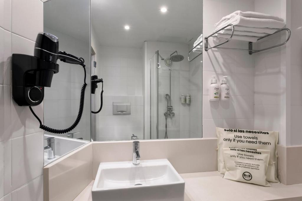Koupelna v ubytování B&B HOTEL Valencia Ciudad de las Ciencias