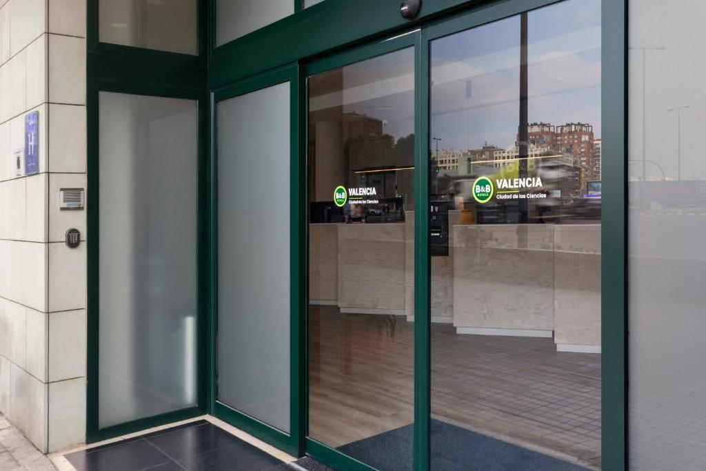 B&B HOTEL Valencia Ciudad de las Ciencias - Resim 34