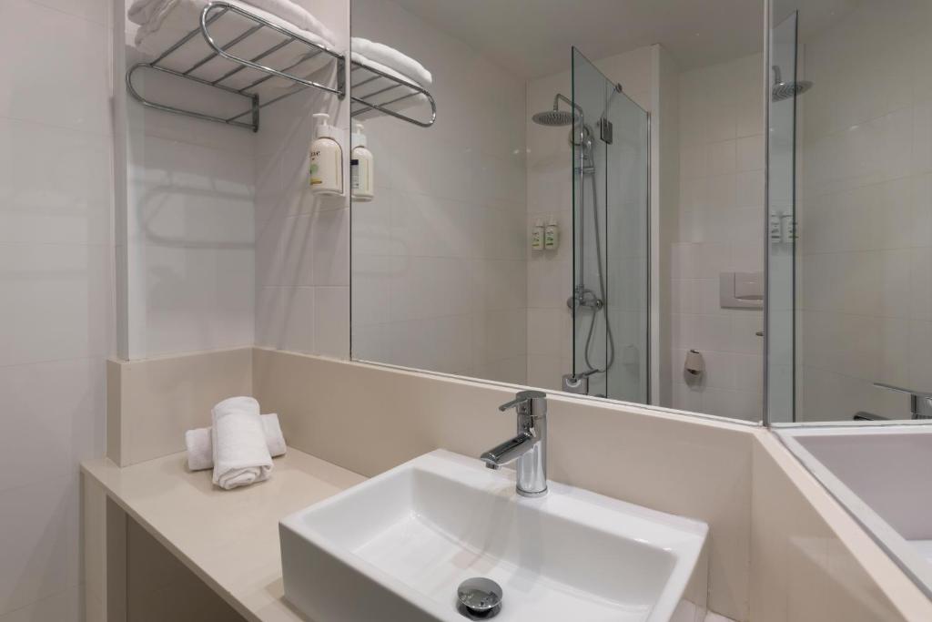 B&B HOTEL Valencia Ciudad de las Ciencias - Resim 36