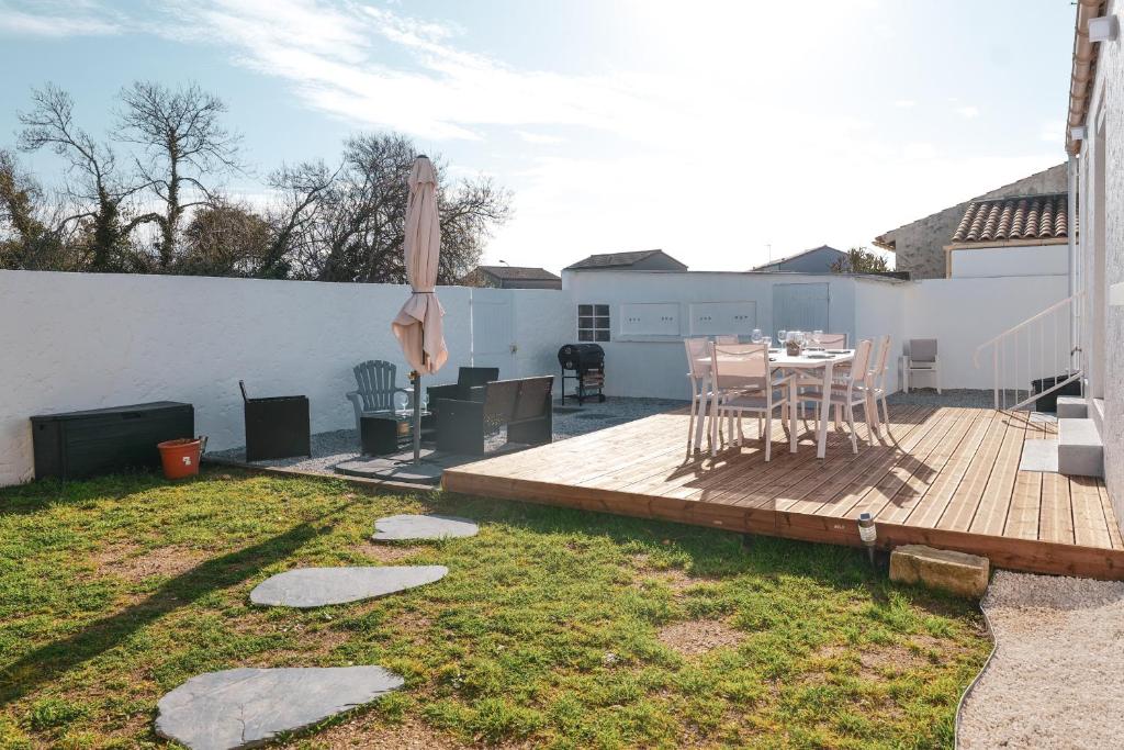 Photo de la galerie de l'établissement charmante maison de vacances proche des marais - la chaume - 8 pers, à Les Sables-dʼOlonne