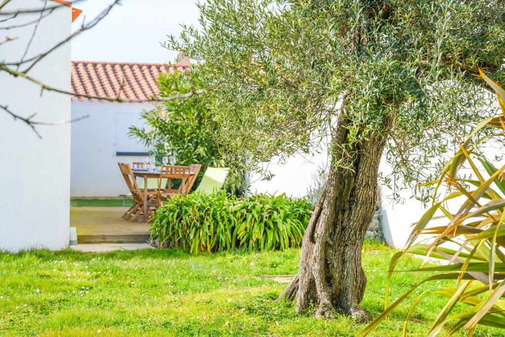 Κήπος έξω από το Maison de vacances 7 personnes avec jardin tres agreable