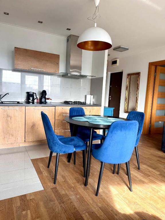 Kuchyňa alebo kuchynka v ubytovaní Gocław 2 rooms Parking Free