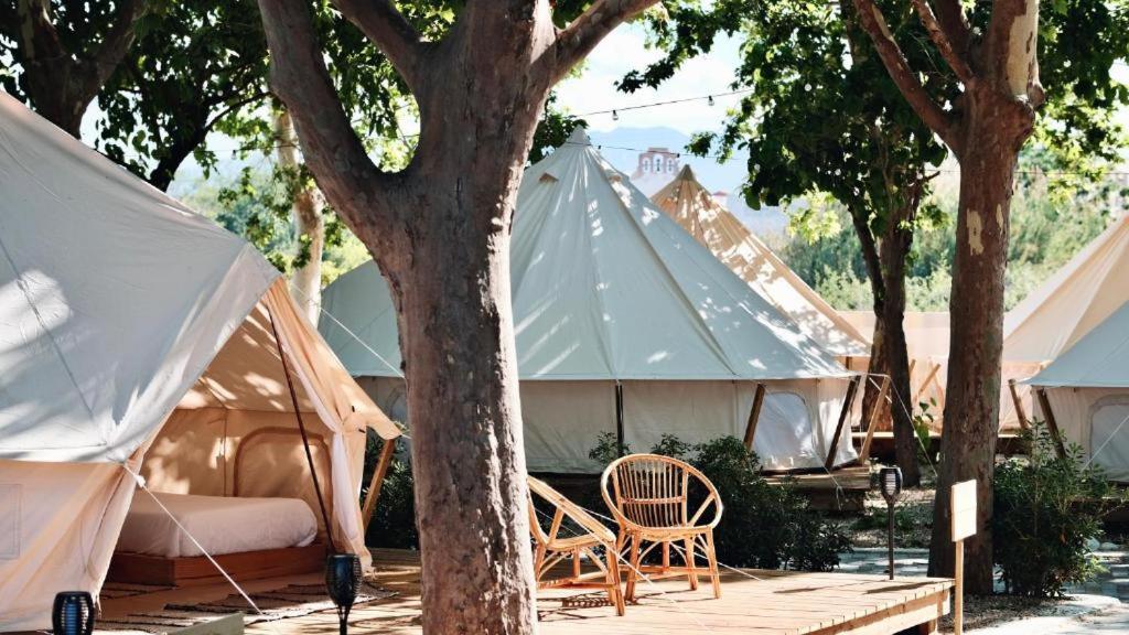 Jardín al aire libre en Tres Estrellas Camí de Sirga Mequinenza